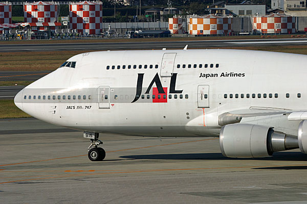 JAL B747-400 JA8915