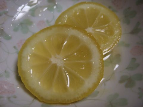 作って3日後のレモンのはちみつ砂糖漬けです。
