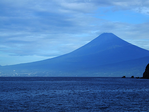 くっきりすっきり朝富士山