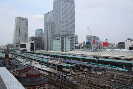 ＫＩＴＴＥ屋上からの東京駅ホーム