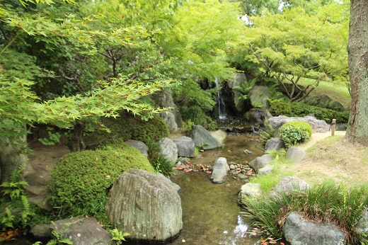 極楽浄土の庭：釈迦の滝