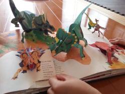 【子供と遊ぶ】 「恐竜フィギュアブーム」♪ティラノザウルススケルトンフィギュア(TyrannosaurusRexSkeleton)で子供大満足♪