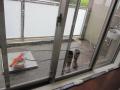 東京都清瀬市　入居者退去後空き室分譲マンション４ＬＤＫルームクリーニング　ベランダ・ガラスサッシ清掃　作業風景　１