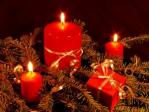 three-candles-near-to-a-gift-box-on-pine-branches_2674288.jpg